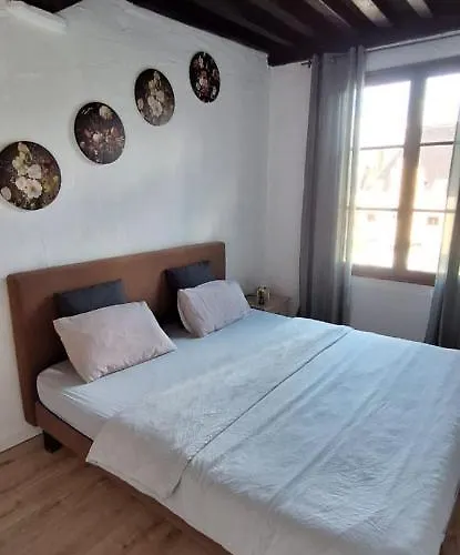The 16Th Century 2Br Apartment In The City Center